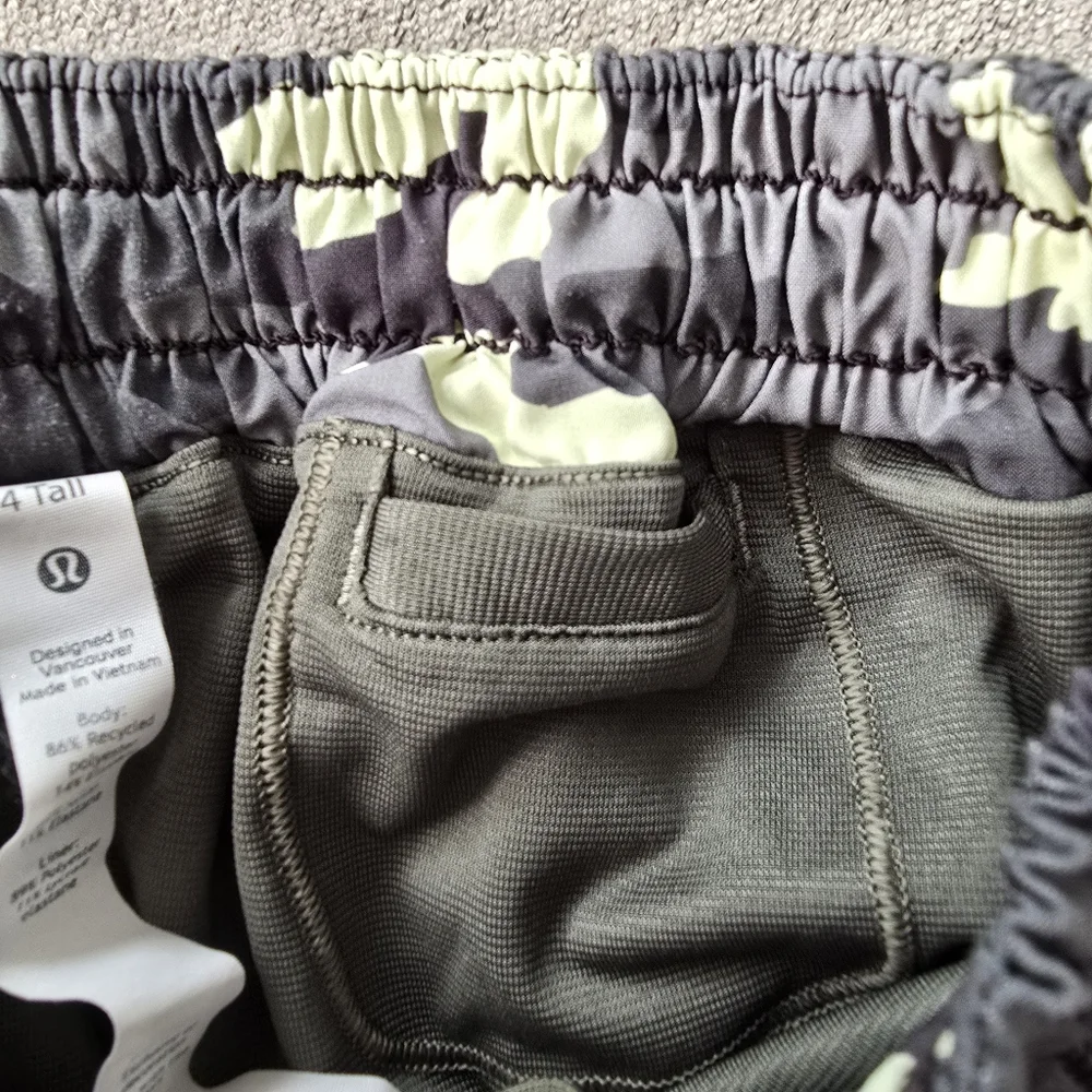 Lululemon Camo Print Running Women's Shorts Sz 4 Tall - Picture 2 of 8